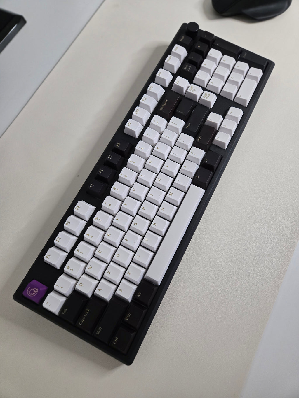 Tuxedo Gold Keycap Set